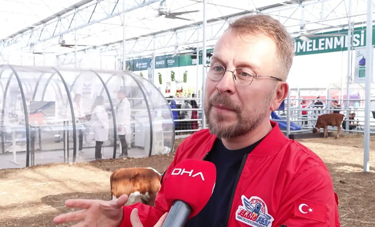 TEKNOFEST 2025'te Tarım Teknolojileri Kümelenmesi'ni Ziyaret Eden Şef Ömür Akkor'dan Değerlendirme